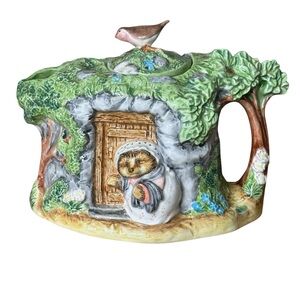 Enesco Beatrix Potter Mrs. Tiggy-Winkle Teapot 454915 1998 Vintage Collectible